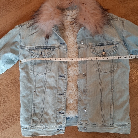 American Eagle Jean Jacket with Faux Pink Fur - Picture 6 of 10